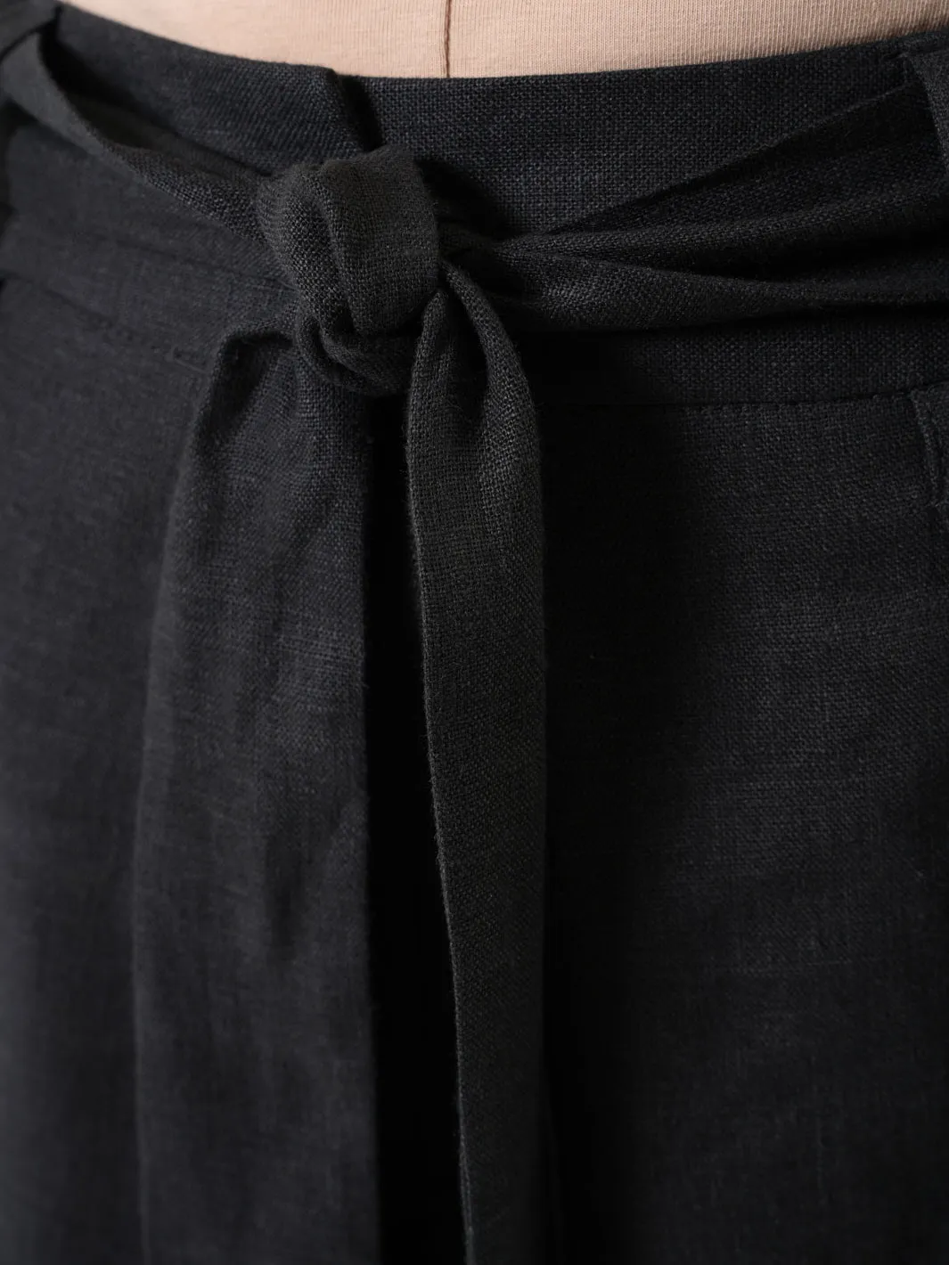 Linen Drop-Crotch Pants In Black