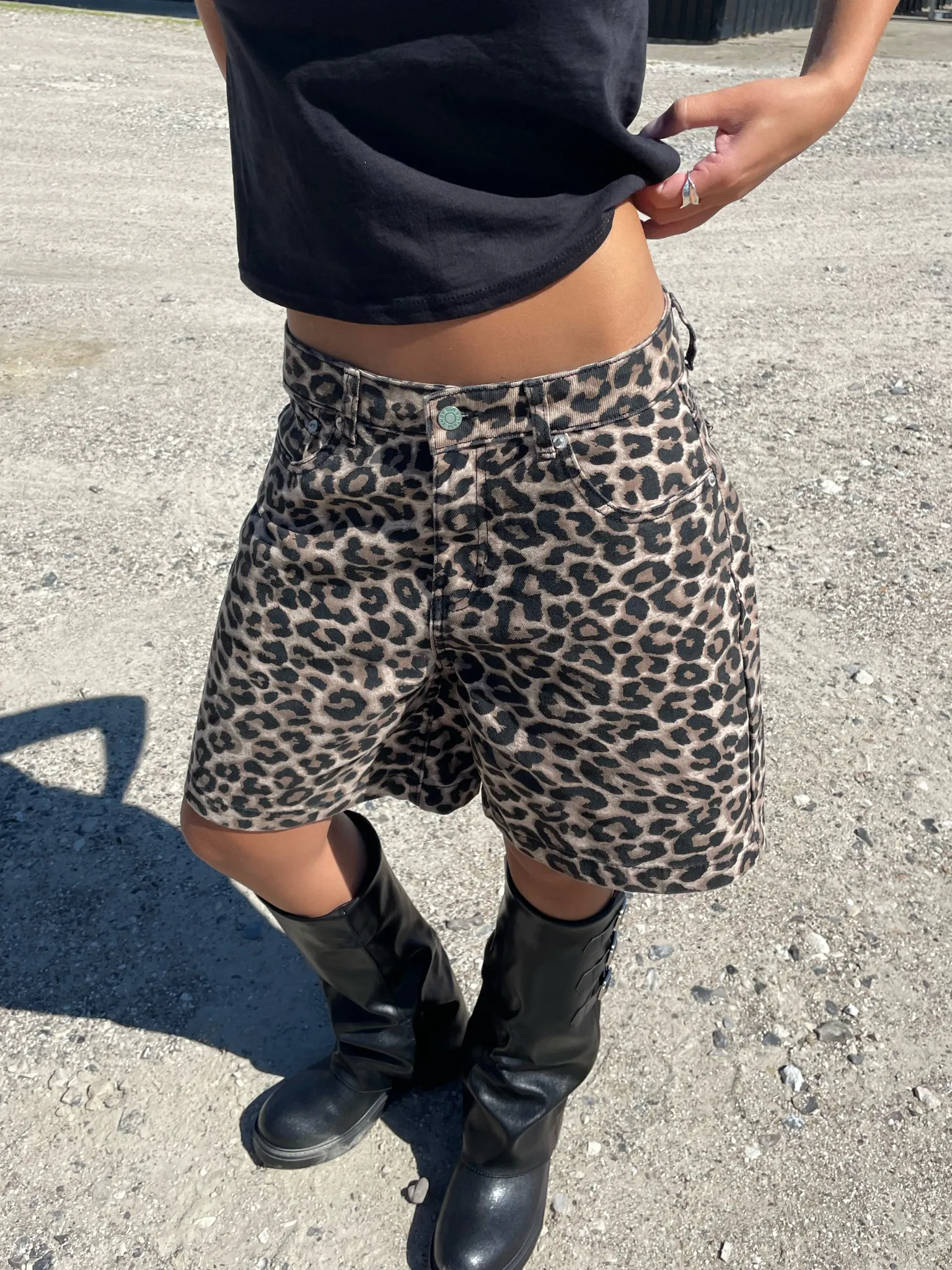 OLIVIA SHORTS - LEOPARD