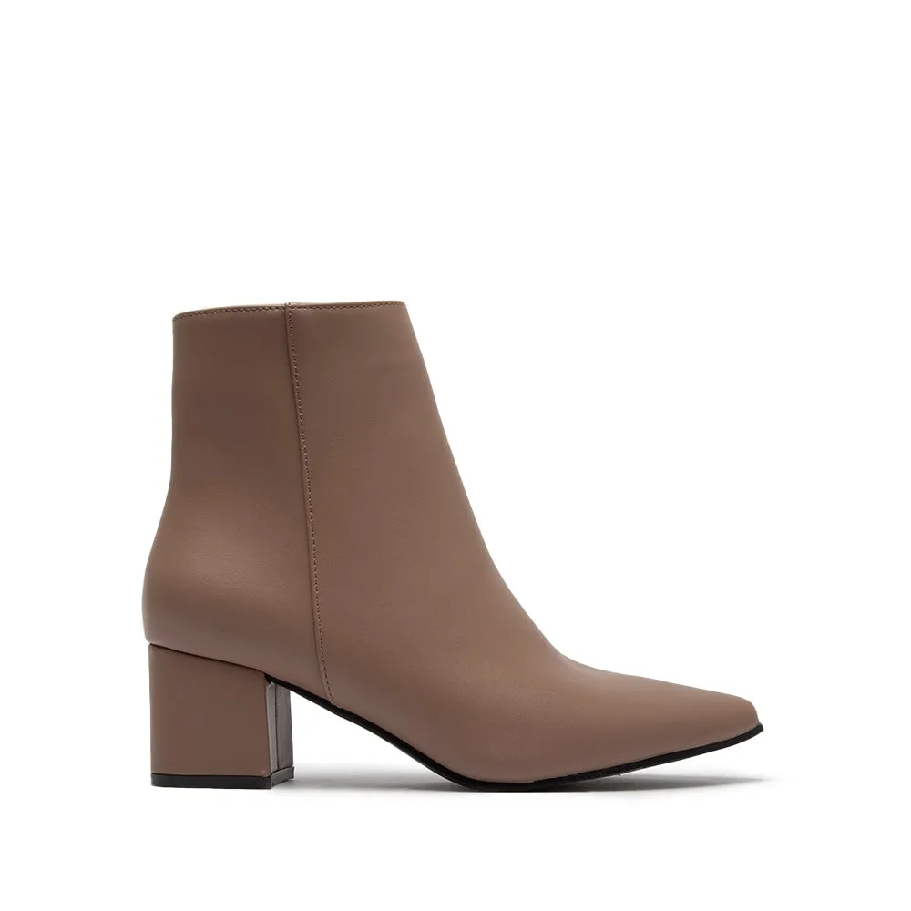 QUPID Mylan Block Heel Booties